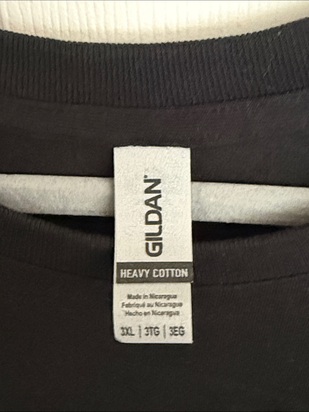 Gildan Horror Nike print, Black Short-Sleeve Tee with RedGraphic - Picture 4 of 6